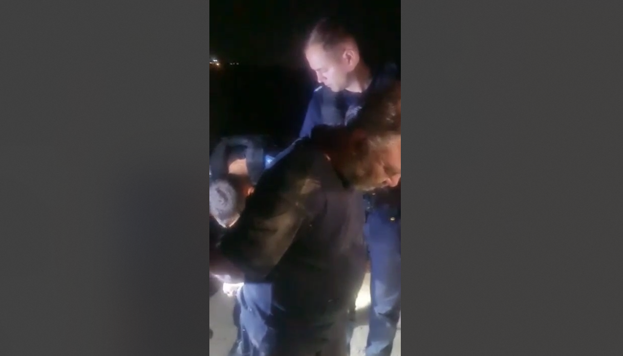 ULTIMA ORĂ: (VIDEO) DEȚINUTUL EVADAT lângă Bacău din ambulanța penitenciarului, prins de polițiști! Unde se ascundea bărbatul