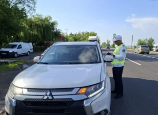 (FOTO) DN2-E85, sub lupa poliției băcăuane: permise reținute și zeci de amenzi după razia oamenilor legii „Drumul Morţii”