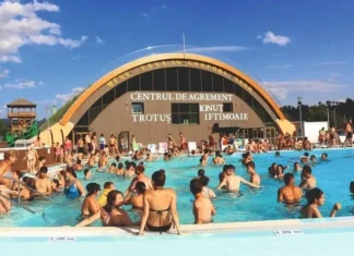 Se deschide ștrandul din Comănești. Intrare gratuită pentru copii de 1 Iunie