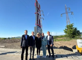 (VIDEO) Nadia Comăneci a ajuns la Onești. Prima oprire, la totemul dedicat campioanei