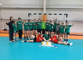 (FOTO) Handbalistele junioare IV de la CSO Buhuși, la un pas de Turneul Final al Campionatului Național! Parcurs excelent la semifinala de la Iași
