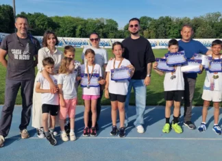 (FOTO) Micii atleți din Onești au cucerit podiumul la Naţionalele de la Iași: Darius Vîlcu, Victor Bălănică și Yanis Bejan, printre performeri