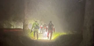 ULTIMA ORĂ: (FOTO) Misiune de noapte în Slănic Moldova: doi turiști străini salvați de pe munte, după ore de căutări