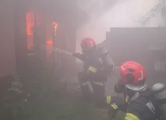 NEWS ALERT: (FOTO) Incendiu puternic în Buciumi, după dezastrul din Helegiu. O femeie a ajuns la spital