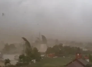 NEWS ALERT: Bacăul intră sub cod galben de furtuni. Meteorologii anunță vijelii și ploi torențiale, după temperaturi de până la 31 de grade