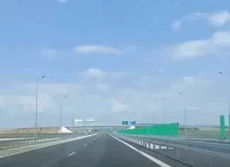 (VIDEO) Noi imagini de pe A7: Dorinel Umbrărescu forțează ritmul pe Autostrada Moldovei. Mobilizare uriașă pe lotul Bacău – Răcăciuni