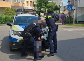(FOTO) Scandal în Comănești: doi bărbați băuți au înjurat un grup de elevi care îi filmau. Poliţiştii şi jandarmii au intervenit