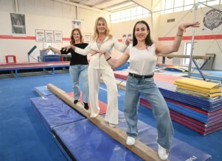 (FOTO) Două campioane din Onești, reunite în Hall of Fame: Nadia Comăneci a introdus-o pe Cristina Bontaș în galeria legendelor gimnasticii