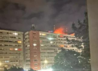 (VIDEO) Imagini cu momentul în care drona cade pe un bloc din Galați. Explozie și incendiu la etajul 10
