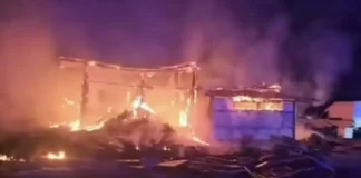 Incendiu la un adăpost de animale din județul Bacău. Pompierii au intervenit de urgență
