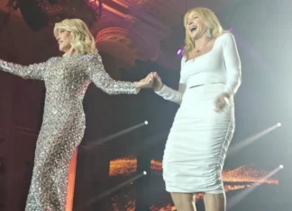 (VIDEO) Show total făcut de două legende din Onești! Nadia Comăneci și Loredana Groza au ridicat sala în picioare la Palatul Parlamentului