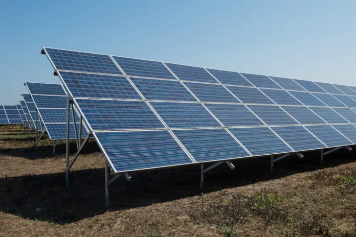 panouri fotovoltaice-convertită-de-la-jpeg