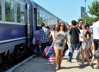 „Trenurile Soarelui 2026”: Tren direct spre mare din Onești și Comănești. CFR reintroduce ruta spre litoral din iunie