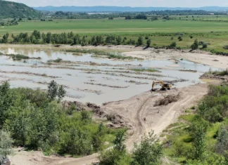 (FOTO) Nereguli grave la o balastieră din județul Bacău! Comisarii Gărzii de Mediu: lucrări neconforme și risc de inundații