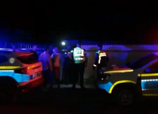 (FOTO) Caz șocant într-o comună băcăuană: o femeie de 49 de ani ar fi fost înjunghiată de soțul ei. Cuțitul i-a perforat plămânii și ficatul