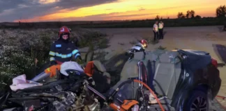 (FOTO) Impact devastator pe DN2-E85, în județul Bacău: o femeie încarcerată a murit, în ciuda eforturilor medicilor. Alte două persoane, transportate la spital