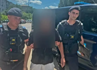(FOTO) Evadat din arestul la domiciliu, prins într-un mall din Bacău. A dat nas în nas cu doi jandarmi aflați în timpul liber