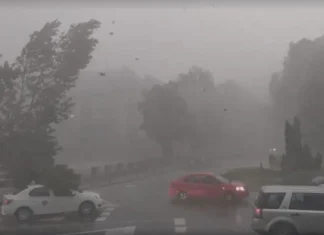 Alertă de vreme rea în aproape toată ţara, inclusiv în Bacău. Cod galben de furtuni, grindină şi vijelii până marţi dimineaţă