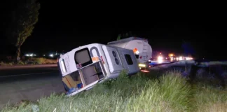 (FOTO) Grav accident pe DN2-E85, în Neamț. Opt persoane au ajuns la spital după impactul dintre un microbuz, o autoutilitară și o cisternă