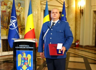 (FOTO) Curaj răsplătit: jandarmul băcăuan Ilie Costin, decorat după ce a salvat un bătrân de la înec. A primit Emblema de Onoare a MAI