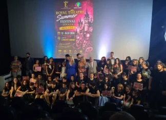 (FOTO) Trupa de Teatru „Thalia” a Colegiului Național „Dimitrie Cantemir” Onești, succes remarcabil la Royal Theatre Summer Festival Sinaia