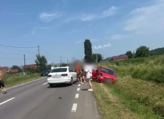 NEWS ALERT: (FOTO) Accident rutier pe DN11 Onești – Târgu Secuiesc, în comuna Bogdănești. Două mașini implicate