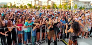 (VIDEO) Sondajul care a împărţit Oneştiul în două, după concertul Amnei: Laurențiu Neghină a întrebat oamenii ce vor