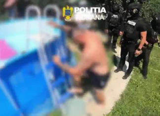 (VIDEO) Operațiune fulger într-o comună din Bacău! Bărbat urmărit internațional, săltat de mascați direct din piscină. Era căutat pentru 34 de infracțiuni în Franța