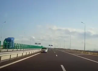 (VIDEO) Imagini șocante pe Autostrada Moldovei A7: șofer surprins circulând pe contrasens! O tragedie a fost evitată în ultima clipă