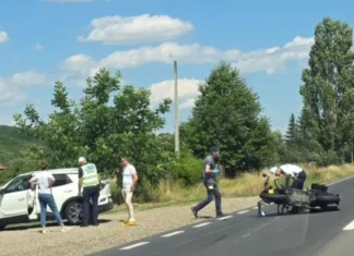 UPDATE: (FOTO) Cum s-a produs accidentul de pe DN11, de la Oituz, ce spun polițiștii. Motociclistul lovit de mașină a ajuns la spitalul din Onești