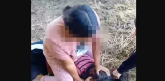 (FOTO) Bătaie între două femei, într-o comună băcăuană. Imaginile au ajuns pe internet, iar poliția s-a autosesizat. De la ce a plecat conflictul