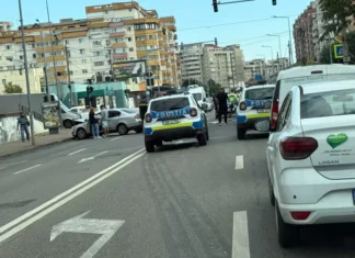 ULTIMA ORĂ: (FOTO) Accident în Bacău: femeie de 47 de ani, rănită după ce a fost lovită în timp ce aștepta la semafor
