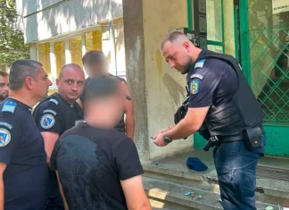 (FOTO) Intervenție pornită de un jandarm aflat în timpul liber. Substanțe susceptibile a fi interzise, descoperite asupra unui bărbat