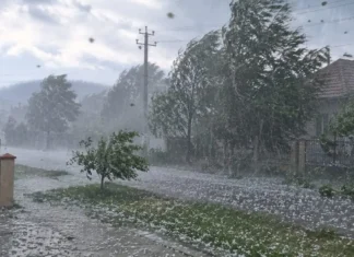 ULTIMA ORĂ: Alertă meteo în 37 de judeţe, inclusiv Bacău. Sunt anunţate furtuni, vijelii cu rafale de până la 70 km/h şi grindină