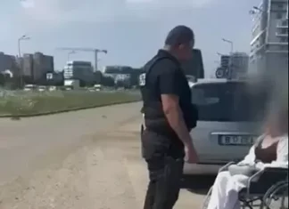 (VIDEO) Caz surprinzător: o femeie din județul Bacău, prinsă la cerșit în București, la câțiva metri de bolidul de lux al mamei sale