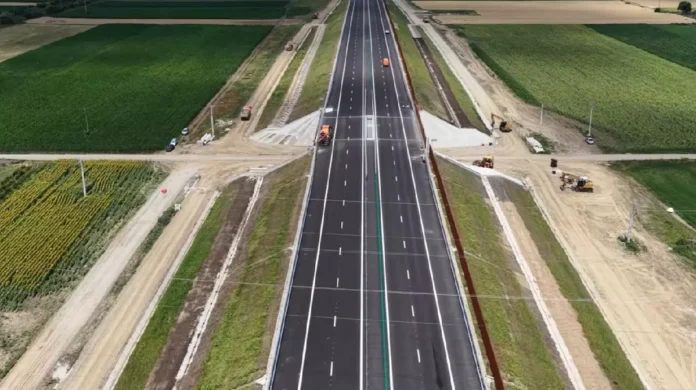 lotul-adjudu-vechi--racaciuni-din-a7-autostrada-moldovei
