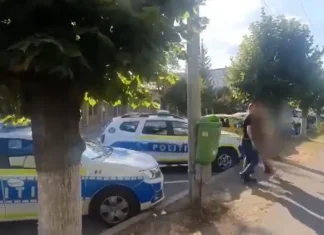 Doi tineri, arestați după o tâlhărie în Onești. Un bărbat a fost bătut și lăsat fără 2.700 de lei