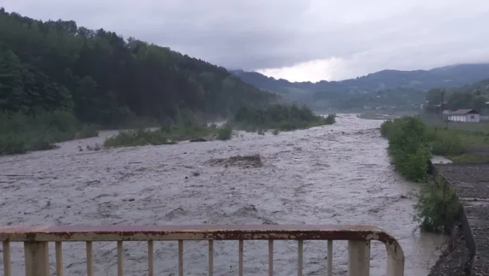 raul involburat inundatii-convertită-de-la-jpg