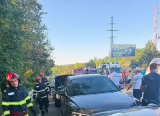 ULTIMA ORĂ: (FOTO) Noi detalii în cazul accidentului de pe DN11 Bacău – Onești: patru persoane, inclusiv doi copii, au ajuns la spital, după ce șase mașini s-au ciocnit