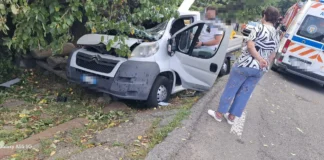 ULTIMA ORĂ: (FOTO) Accident grav, cu două victime, pe DN11, în Oituz. O femeie a rămas încarcerată
