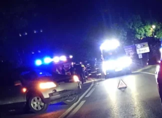 (FOTO) Motociclist rănit într-un accident grav la intrarea în Onești. Poliția a stabilit cum s-a produs impactul