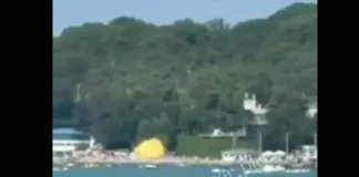 ULTIMA ORĂ: (VIDEO) O dronă s-a prăbușit pe o plajă rusească plină cu turiști de la Marea Neagră. Cel puțin trei morți și numeroși răniți