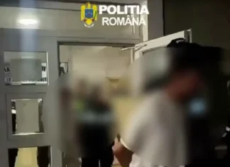(VIDEO) Bătaie pe terasa unui local din Dofteana. Patru bărbați au fost reținuți de polițiștii oneşteni