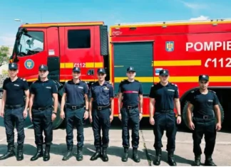 (FOTO) Misiune în Grecia pentru șapte pompieri de la ISU Bacău. Salvatorii români sprijină lupta cu incendiile