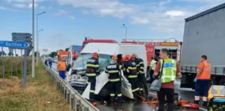 NEWS ALERT: (FOTO) Accident grav pe „Drumul Morții” DN2-E85, în Neamț. TIR și microbuz implicate, două persoane rănite, intervenție pentru descarcerare