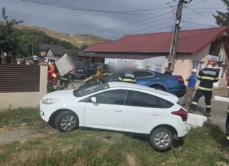 ULTIMA ORĂ: (FOTO) Accident cu victimă pe DN2-E85, în județul Bacău. Două mașini s-au ciocnit, o persoană a ajuns la spital