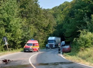 NEWS ALERT: (FOTO) Accident pe DN 11 Bacău-Onești. TIR și autoturism implicate, traficul este blocat pe ambele sensuri