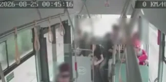 (VIDEO) Noile autobuze electrice din Bacău, vandalizate în primele 24 de ore. Primarul Viziteu: „Nesimțirea se va plăti scump!”