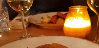 (FOTO) Notă de plată „umflată” cu 600 de lei într-un restaurant din Bacău. Clienții: „Oare e legal?”