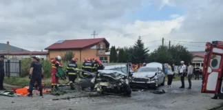 UPDATE: (FOTO) Accident rutier grav la ieșirea din Onești spre Bacău, pe DN11. Cinci victime, între care o persoană este în stare de inconştienţă. Trei mașini sunt implicate, pompierii și descarcerarea au intervenit